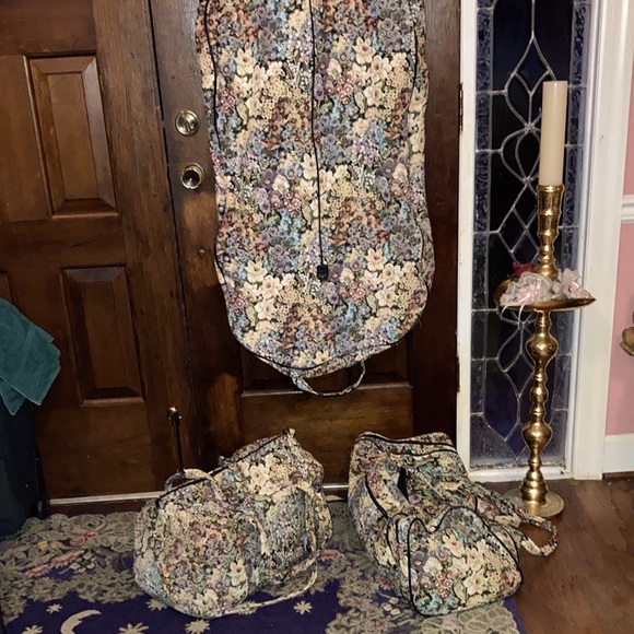 JENNIE VAUGHN DESIGN set of 3 floral heavy tapestry luggage. $330 - Picture 9 of 15
